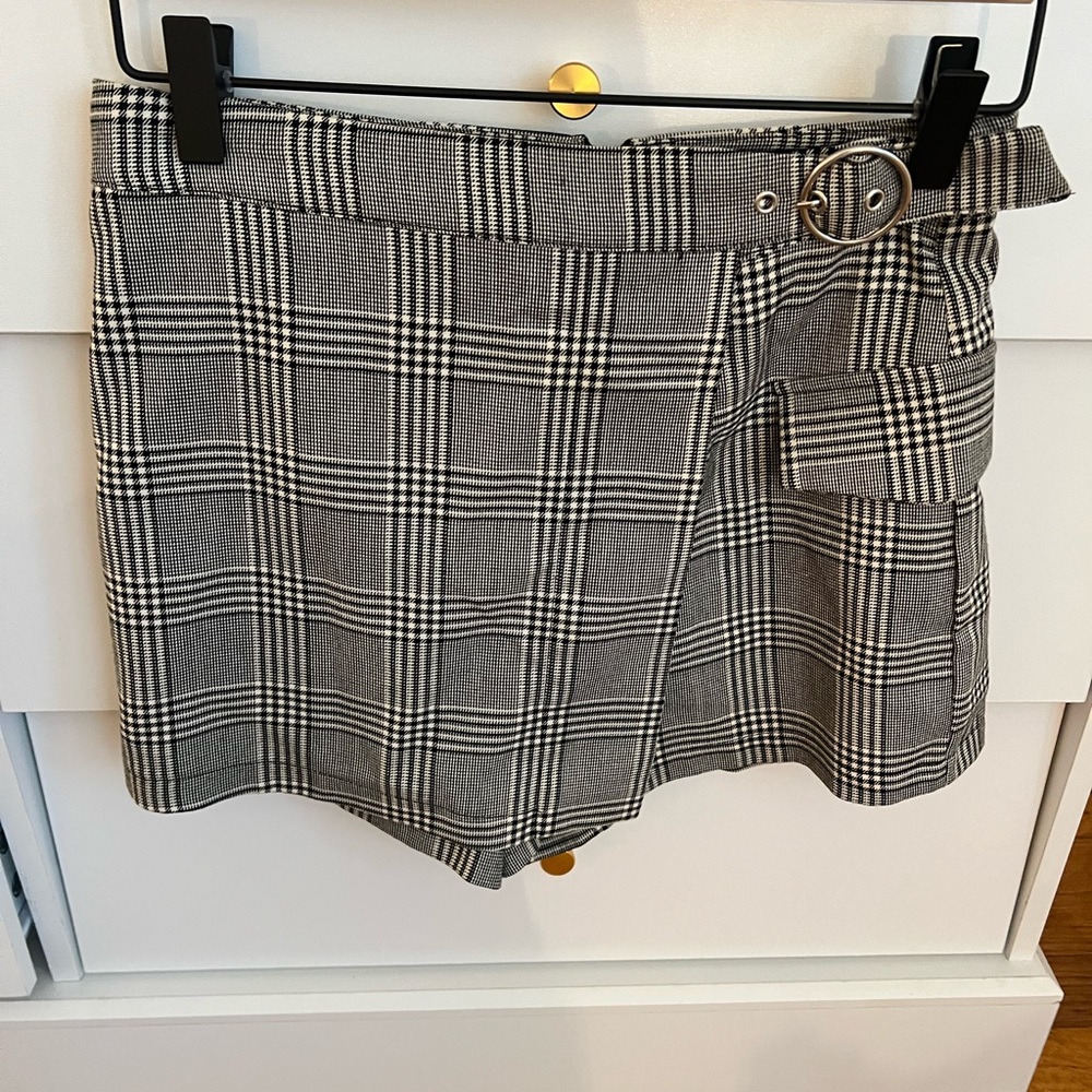 Forever 21 Black and White Plaid Skort